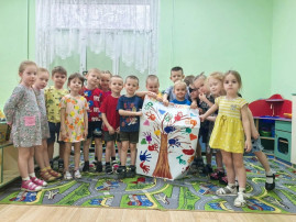 День волонтёра День волонтёра.